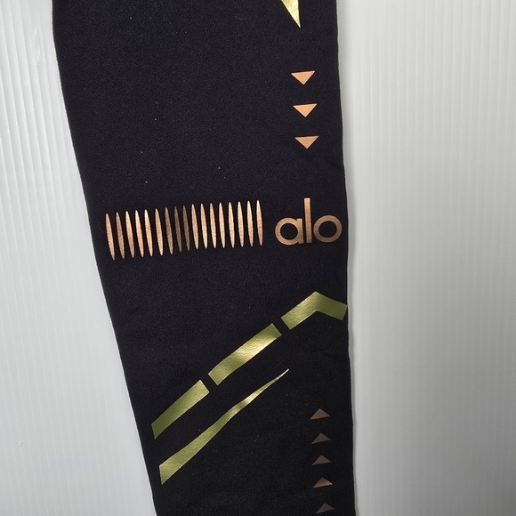 ALO Women's Yoga Airbrush Chakra Leggings In Black, Gold, & Copper Size M - Picture 8 of 13